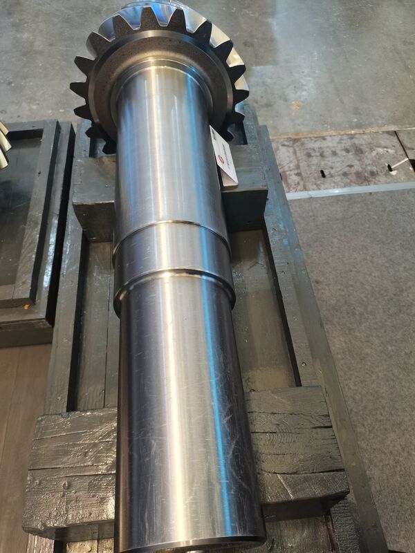Conjunto de engrenagens de bisel espiral de alta precisão de grande diâmetro com dureza HRC45-62 para redutores de triturador