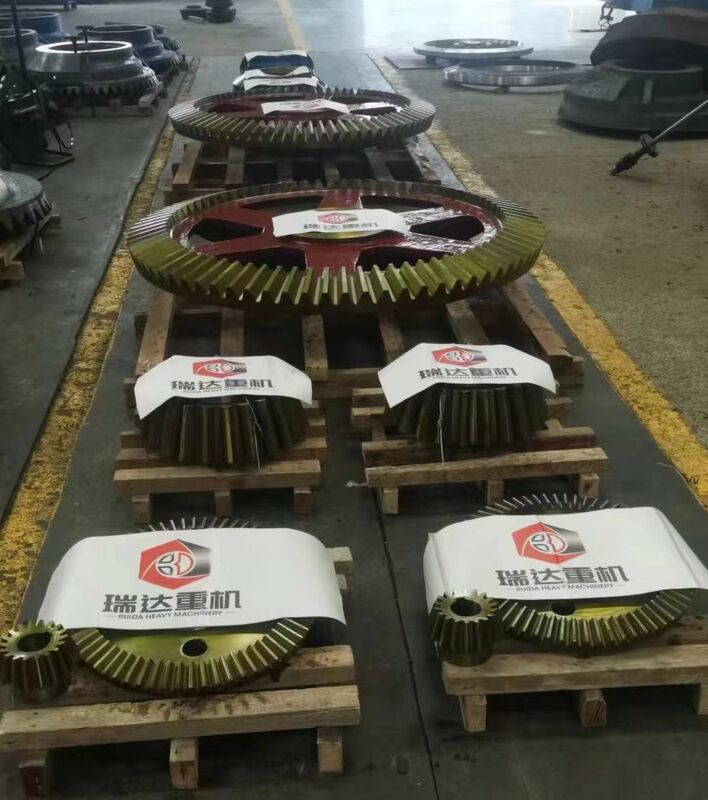 Conjunto de engrenagens de bisel em espiral de material personalizável com engenharia de precisão para transferência de binário de ângulo de 90 °